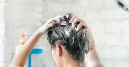 راهکار خانگی ساده برای مراقبت از موهای چرب