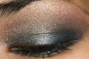 ادغام چند سایه ی متضاد برای میکاپی زیبا
