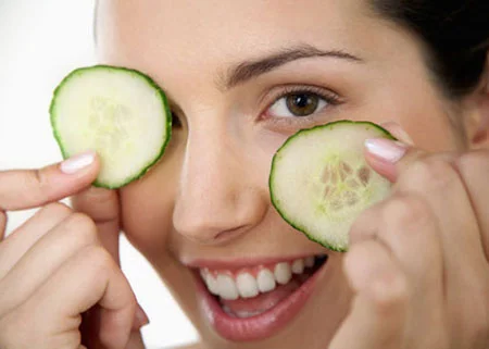 استفاده از خیار برای پوست دور چشم,فواید استفاده از خیار برای پوست دور چشم