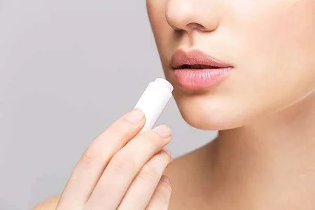 رژ لب های 24 ساعته, برداشتن جرم اضافه رژ لب, راههای پاک کردن رژ لب های 24 ساعته