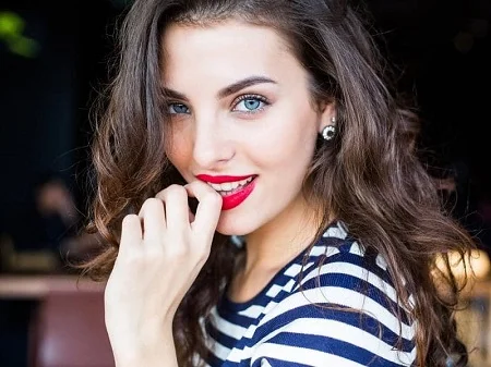 موهای قهوه ای و چشم آبی, رنگ مو مناسب چشم آبی, رنگ مو برای چشم آبی و تناژ پوست گرم