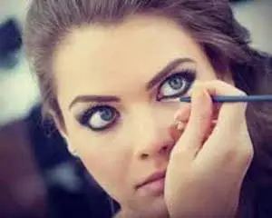 آرایش چشم برای میهمانی های شب را اینگونه انجام دهید