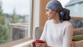 آیا پرتو درمانی باعث ریزش مو می‌شود؟