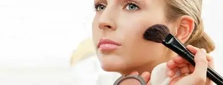 آیا استفاده از لوازم آرایش باعث جوش صورت می شود؟