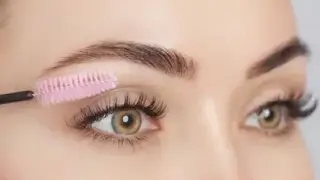 با این محلول گیاهی مژه هایتان را پر پشت کنید!