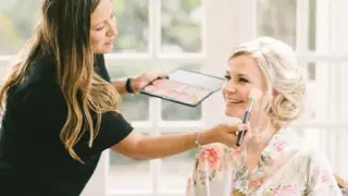 رنگ مو و آرایش صورت را چگونه ست کنیم؟