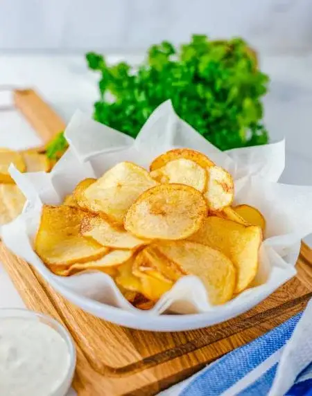 طرز تهیه چیپس سیب زمینی ترد و خوشمزه با سرخ کن بدون روغن