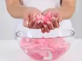 پیشگیری از پیر شدن پوست صورت با استفاده از گلاب
