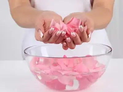 پیشگیری از پیر شدن پوست صورت با استفاده از گلاب
