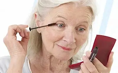 ترفند‌های آرایشی برای خانم‌های مسن