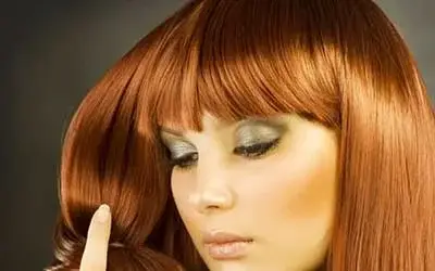 رنگ مو هایم بعد از دکوپاژ نارنجی شده، چگونه آن را از بین ببرم؟