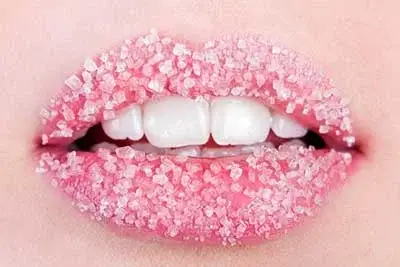 چگونه اسکراب لب‌ خانگی بسازیم؟