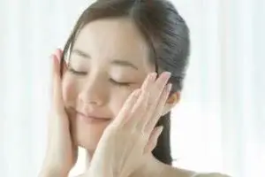 جوش های صورتتان را دستکاری می کنید؟
