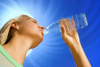 آیا نوشیدن آب در کاهش وزن نقش دارد؟