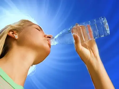 آیا نوشیدن آب در کاهش وزن نقش دارد؟