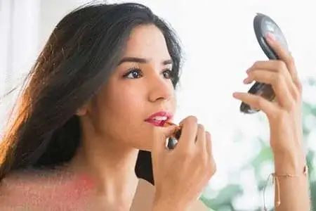 چگونه با آرایش پف و ورم صورت‌تان را بپوشانید؟
