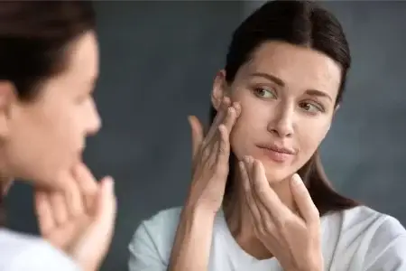 نقش فاکتورهای محیطی در سلامت پوست: راهنمای جامع و کاربردی