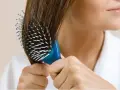 چرا موهای شما به شانه کردن حساس است؟ روش‌های صحیح شانه زدن و کاهش آسیب‌ها