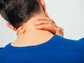 انجام حرکات ورزشی می تواند باعث تقویت عضلات گردن شود